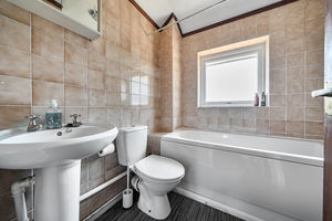 Family bathroom- click for photo gallery